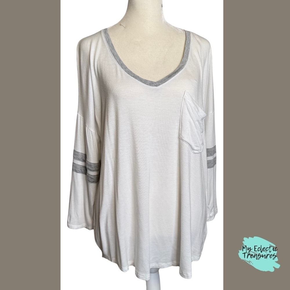 SO Relaxed White and Gray Baseball StyleTunic with 3/4 Sleeves 1X